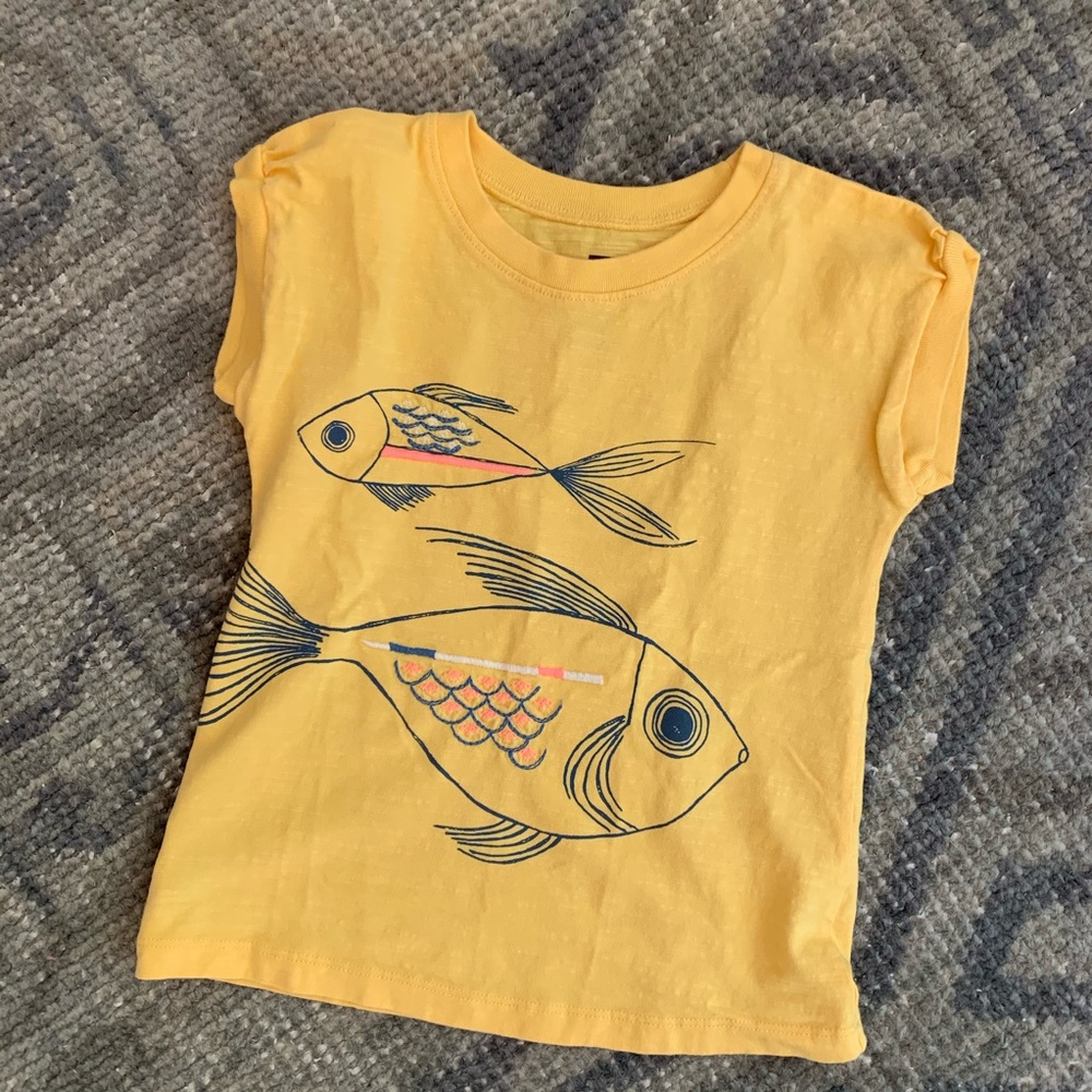 Like new Tea Collection girls tee